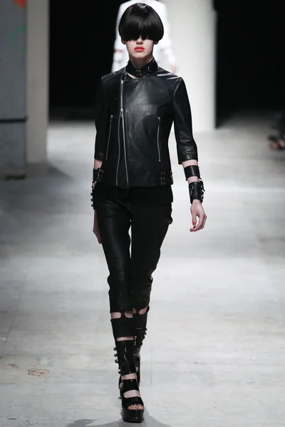 Look 15